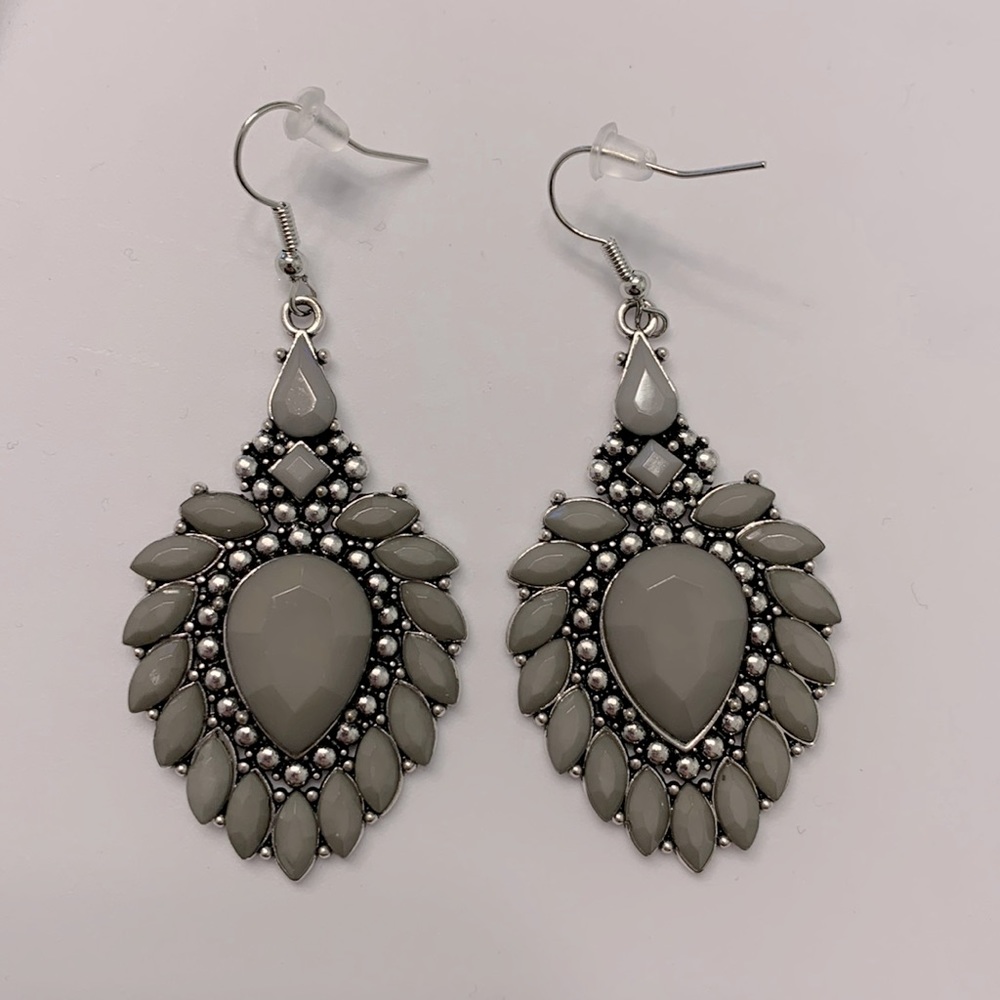 NWOT Gray Teardrop Earrings - Picture 3 of 4